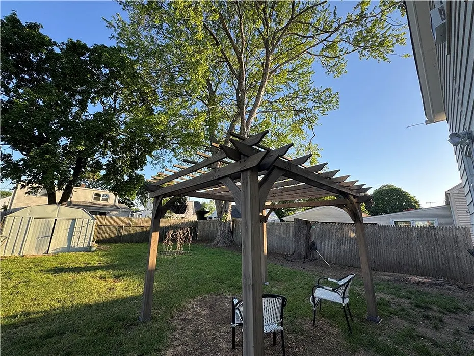 85 Ferris Street Photo 12