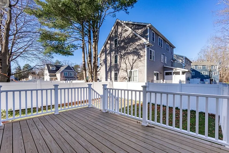 100 Kendall Avenue Photo 36