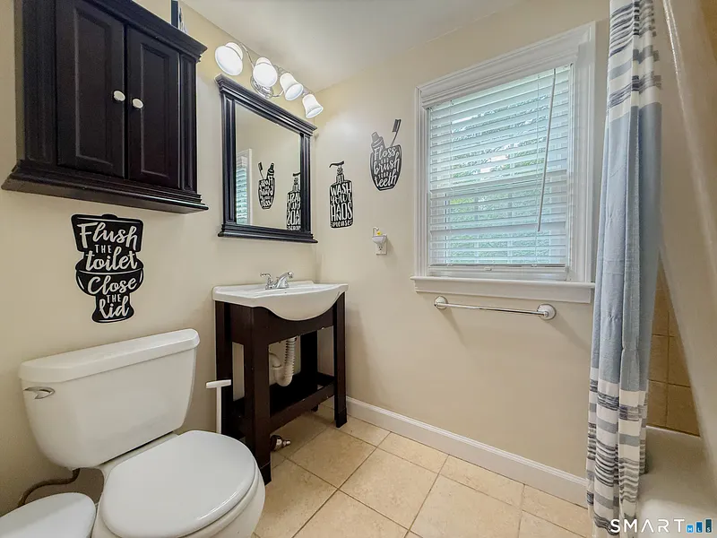 1657 Farmington Avenue Photo 10