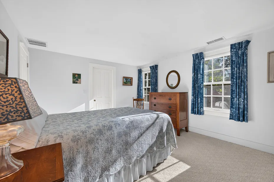 9 Ingham Hill Road Photo 27