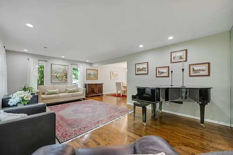 19 York Drive Photo 5