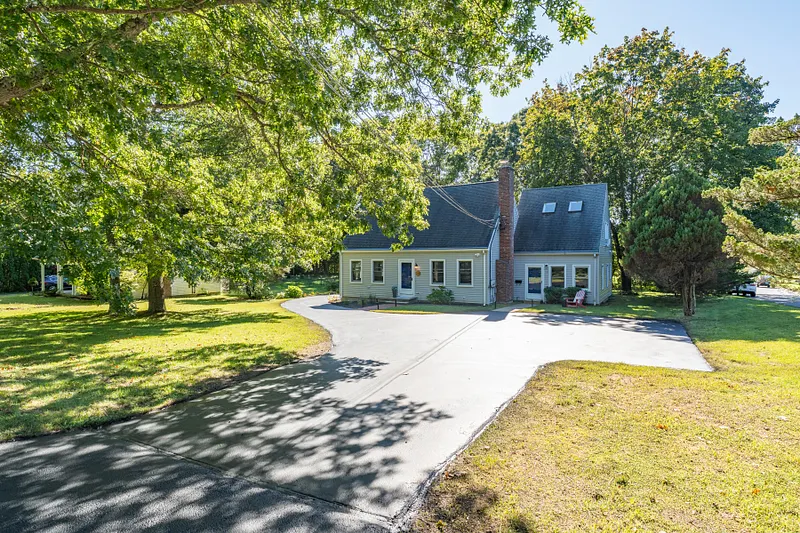 343 Horse Pond Road Photo 2