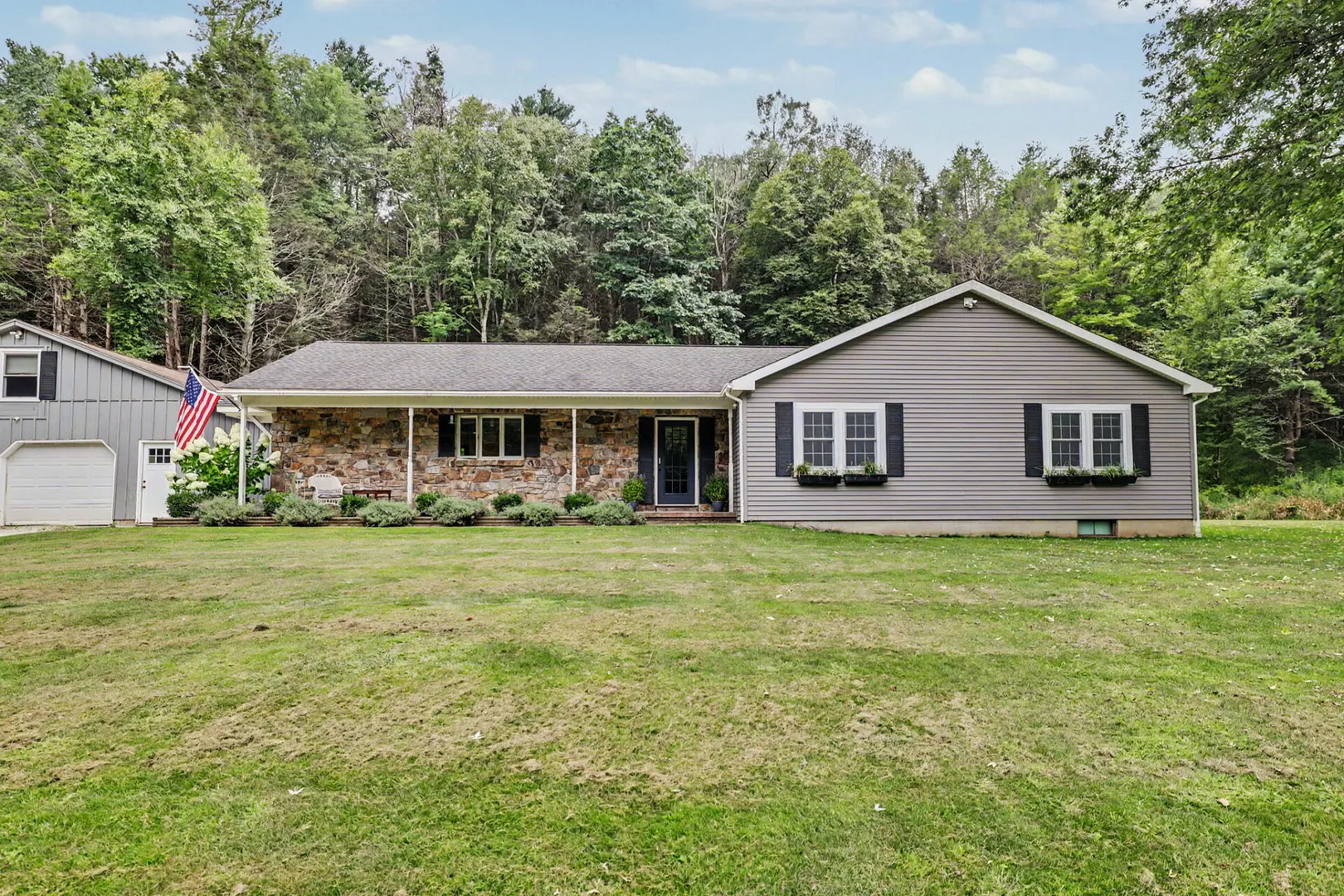 1226 Litchfield Road Photo 2