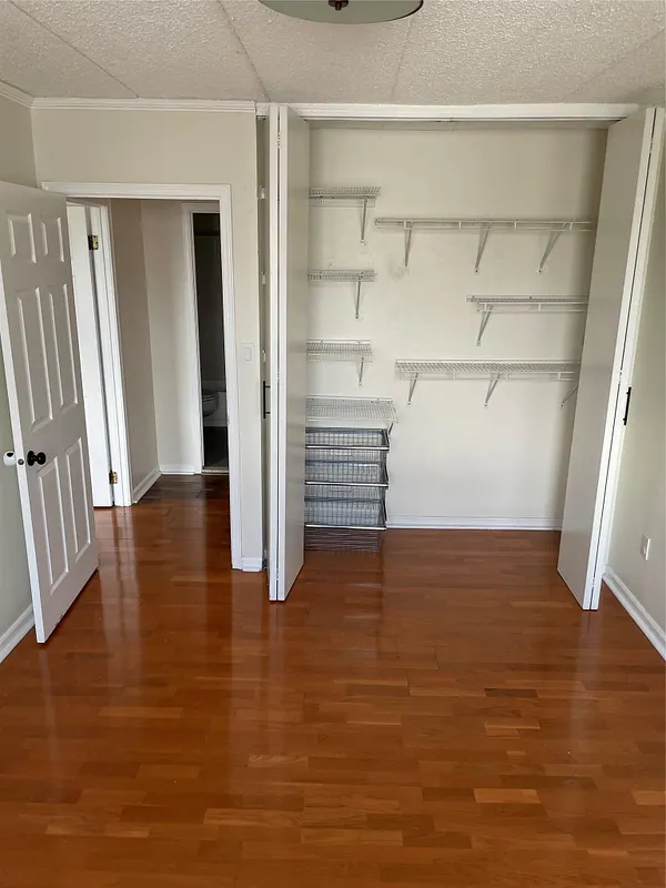 3220 Fairfield Avenue  #6D Photo 8