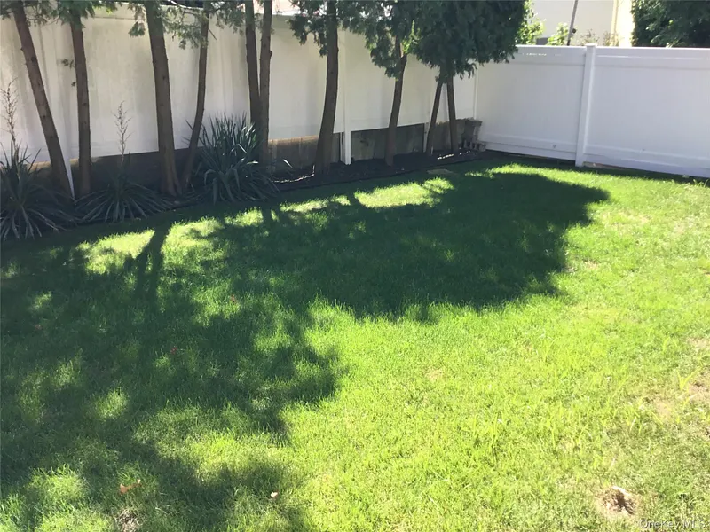 198 Clermont Pl Photo 4