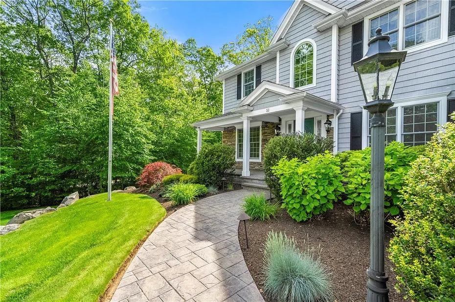 51 Womantam Lane Photo 4