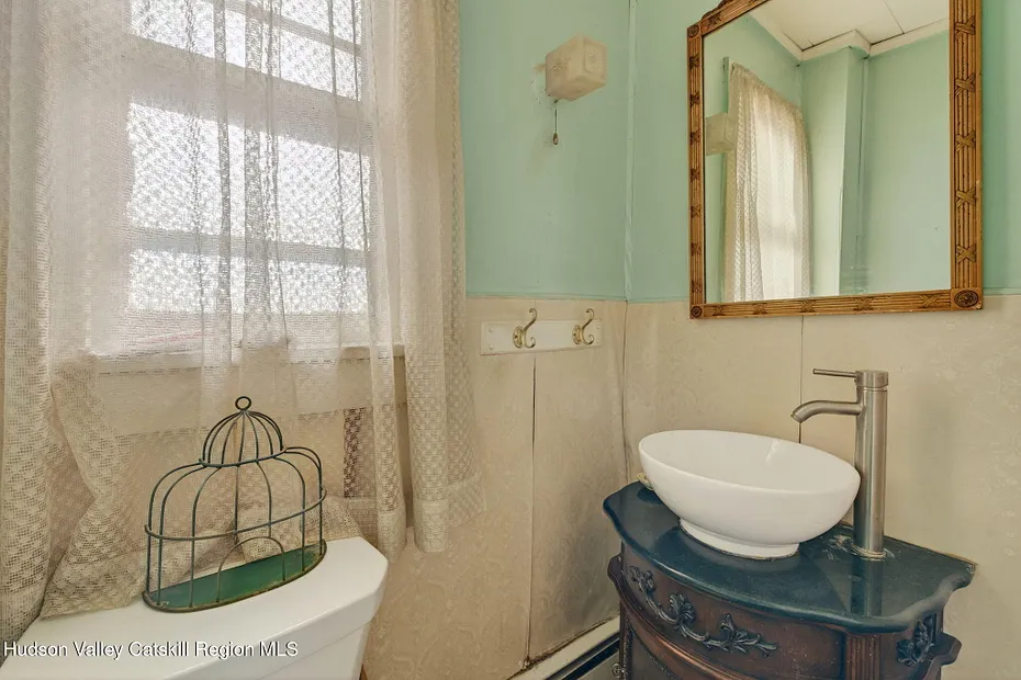 251 Jefferson Heights Photo 18