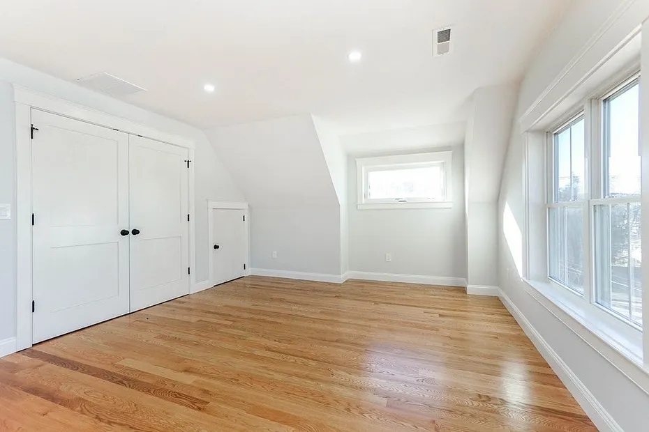 100 Kendall Avenue Photo 9