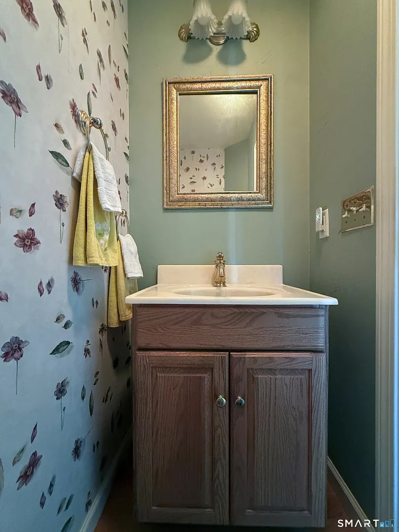 240 Beach Street Photo 6