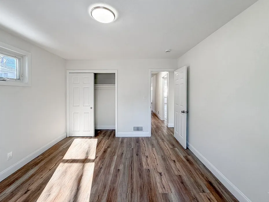 31 Millard Ave Photo 18
