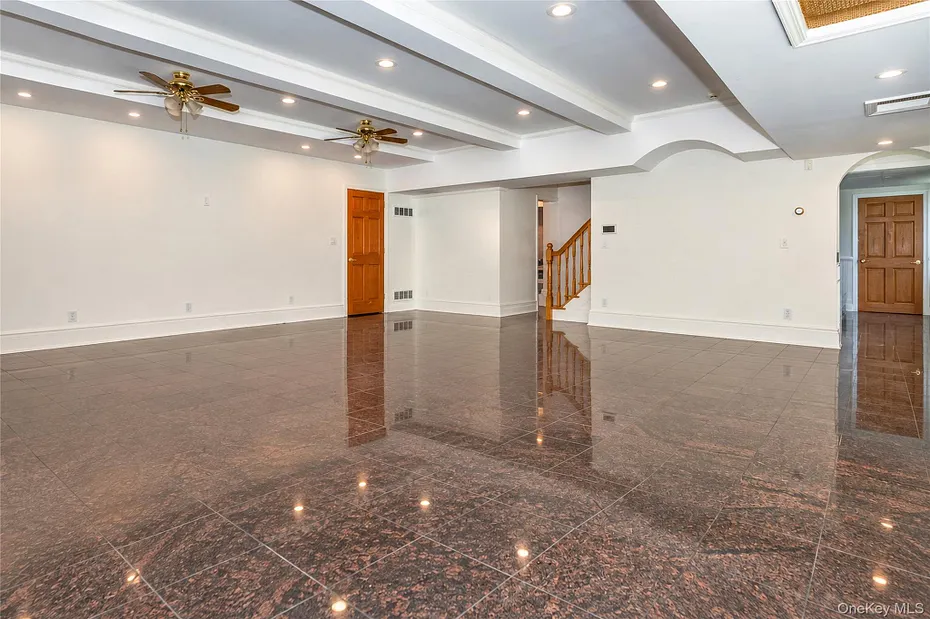 209 Beechmont Drive Photo 33