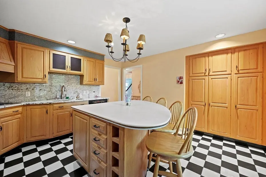 84 Brewster Rd Photo 13