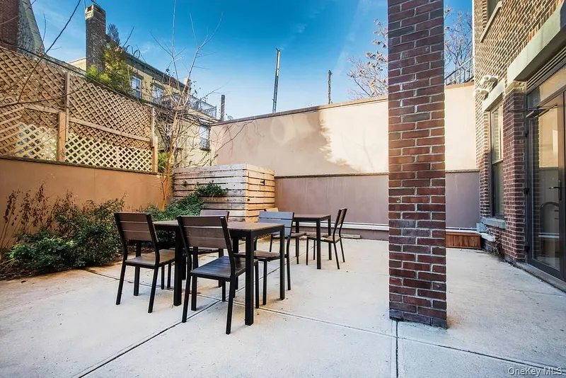 114 Greenpoint Avenue Photo 25