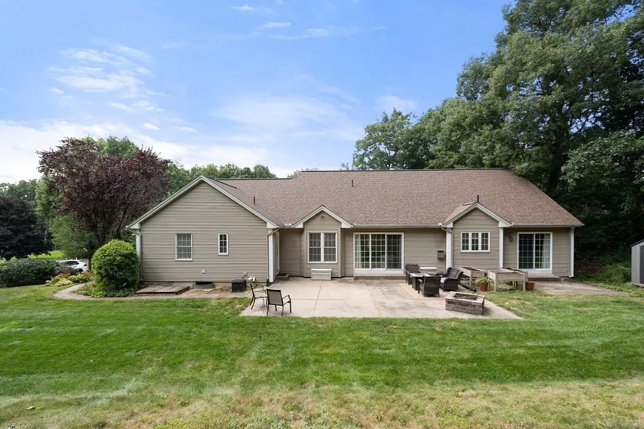 75 Hillcrest Circle Photo 37