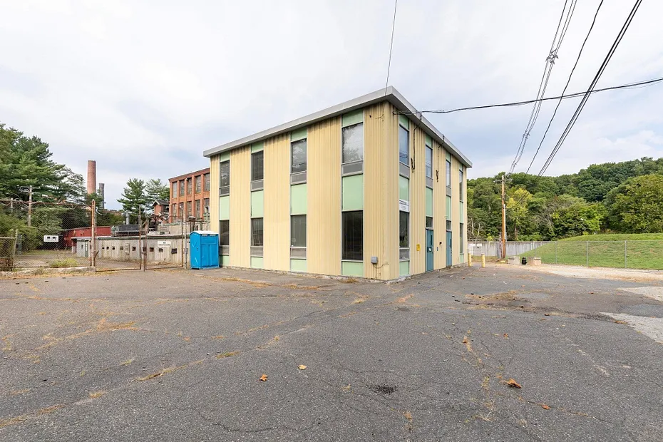 35 Lower Grape St Photo 38