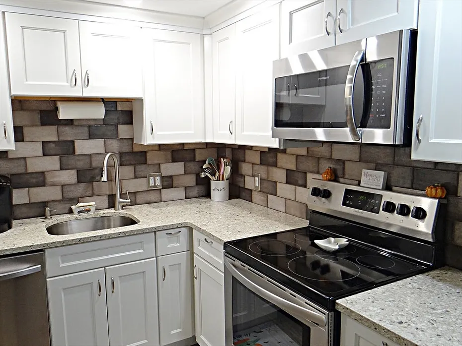 25 Marshall Ave Photo 4