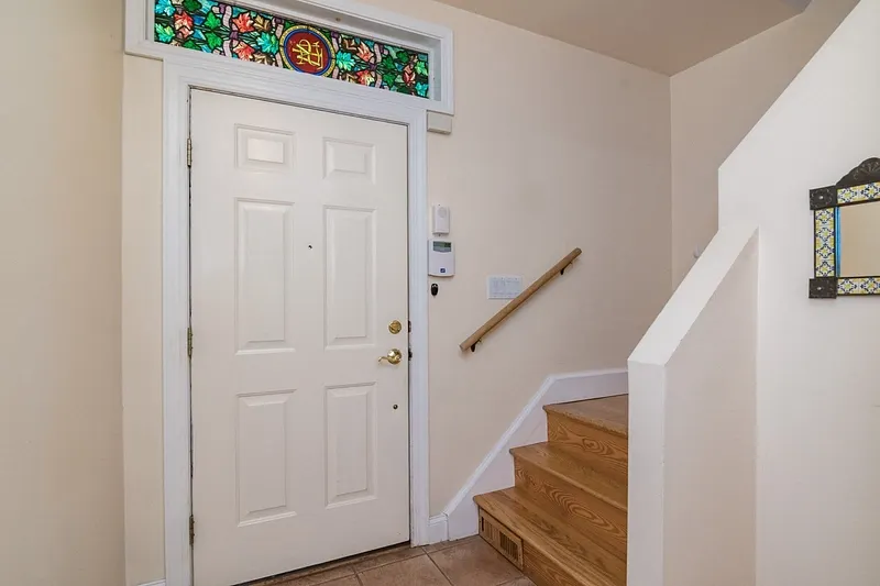 62 Fairview Ave Photo 4