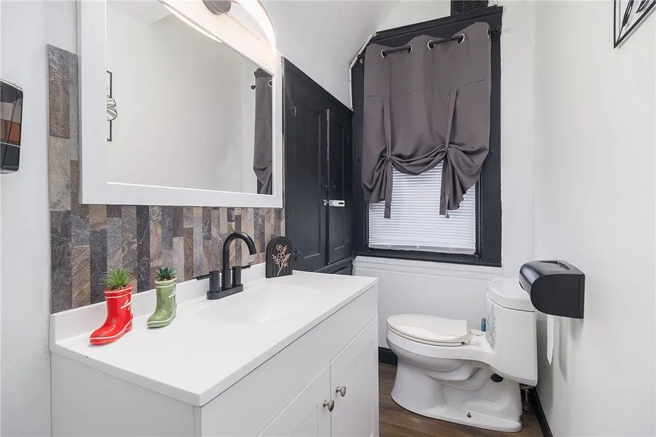 681 Providence Street Photo 30