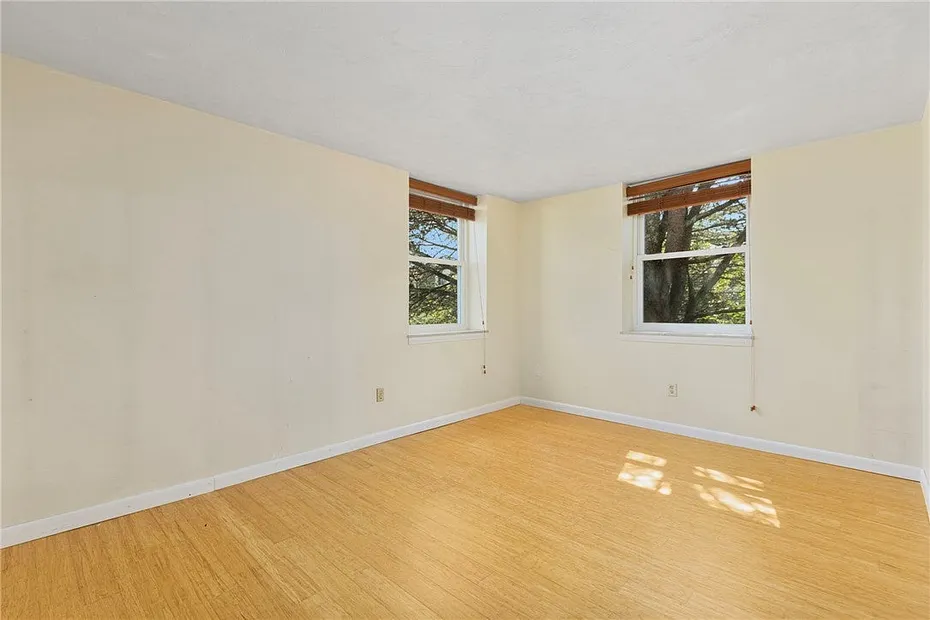 3524 W Shore Road  #301 Photo 16