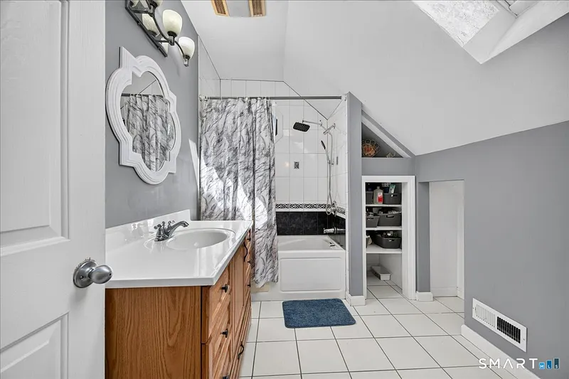 21 Thompson Road Photo 25