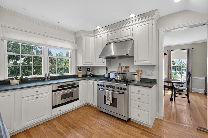 39 Glenwood Avenue Photo 7