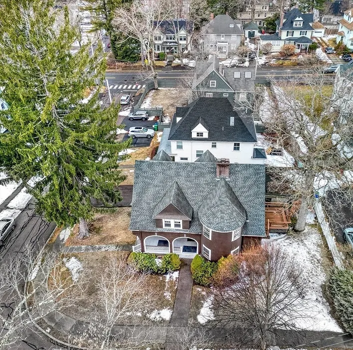 37 Glenwood Ave Photo 4
