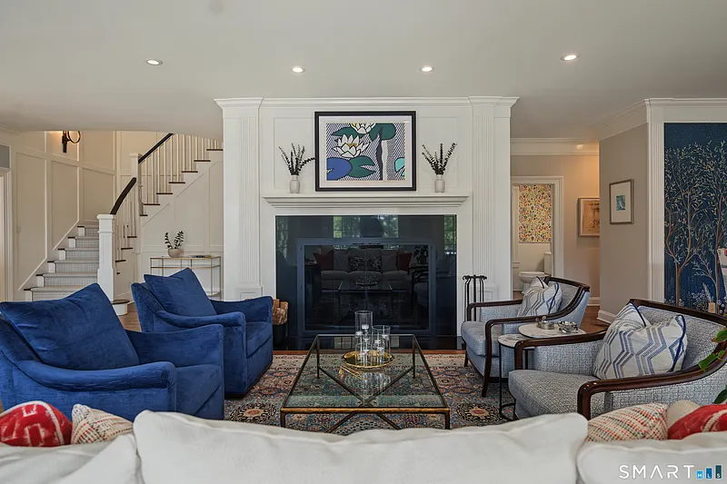 373 Boston Post Road Photo 9