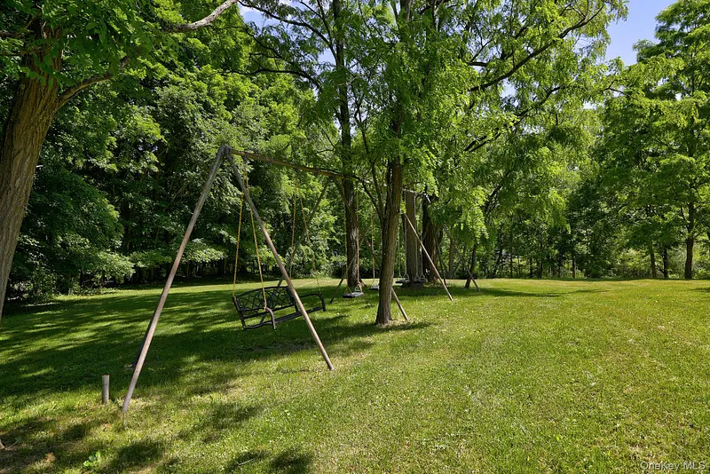 18 Stagecoach Lane Photo 34