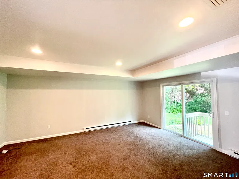 35 Woodmont Road Photo 11