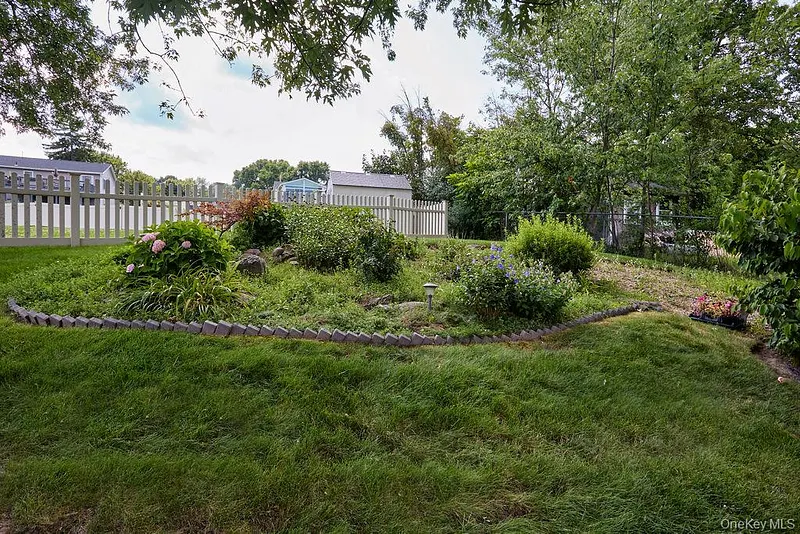 8 Carroll Drive Photo 42