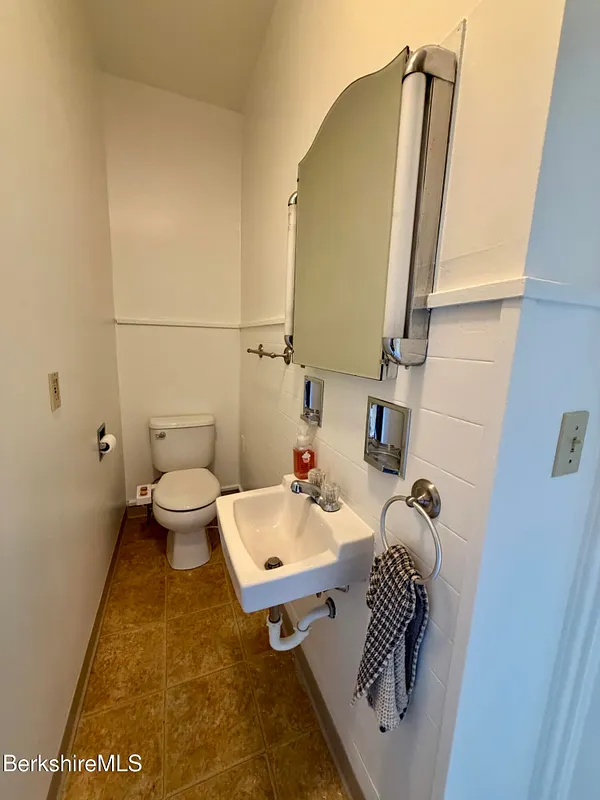 50 Buel St Photo 15