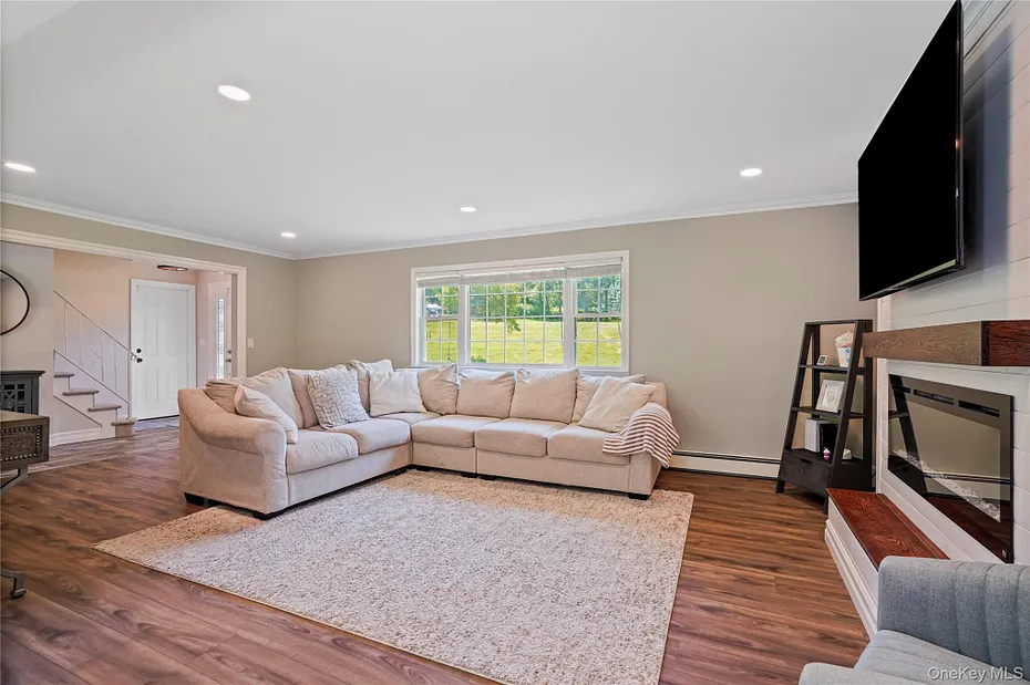11 Kenneth Drive Photo 9