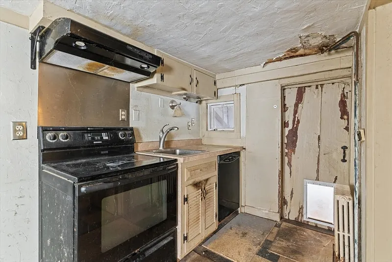 153 W. Main St. Photo 6