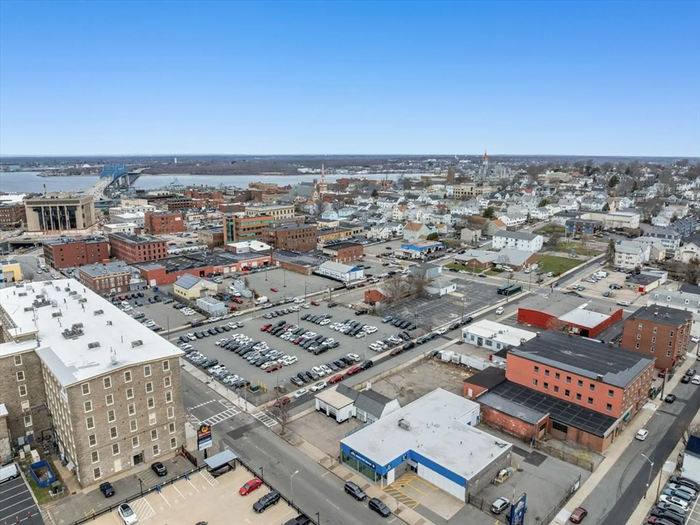 326 Pleasant St Photo 6