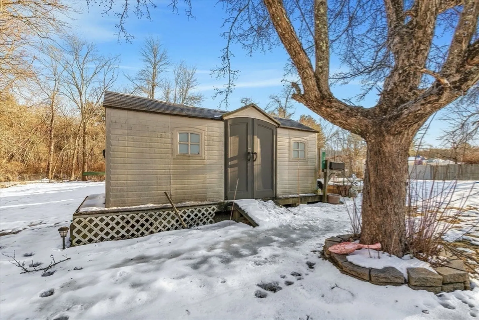 34 Pleasant St Photo 27