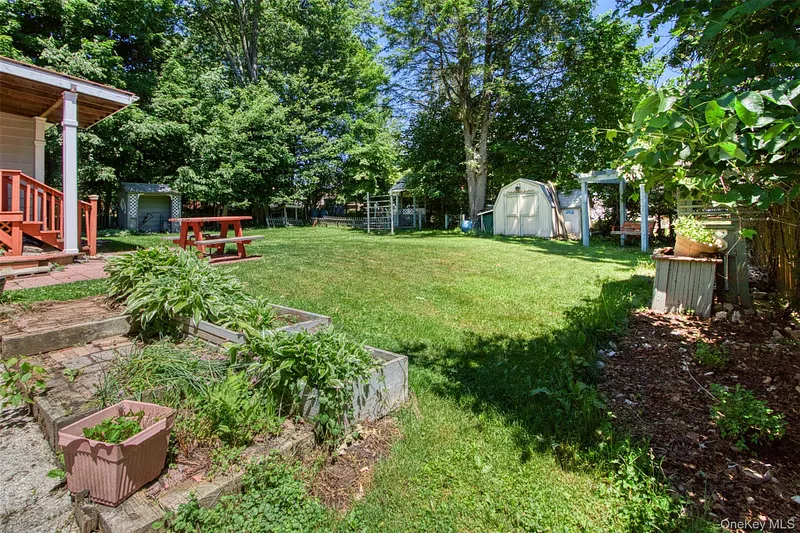32 Mager Avenue Photo 26
