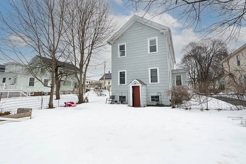 31 Neil St. Photo 2