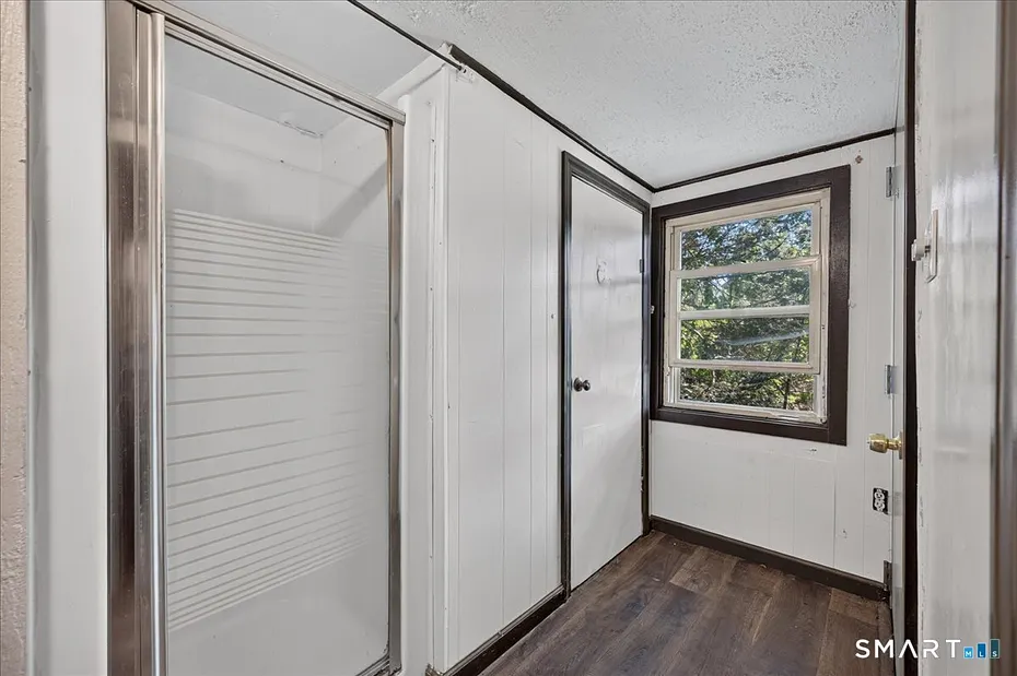 537 Naubuc Avenue Photo 32