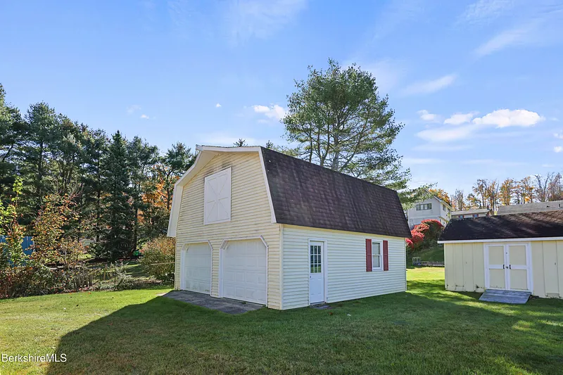 64 Devonshire Dr Photo 54