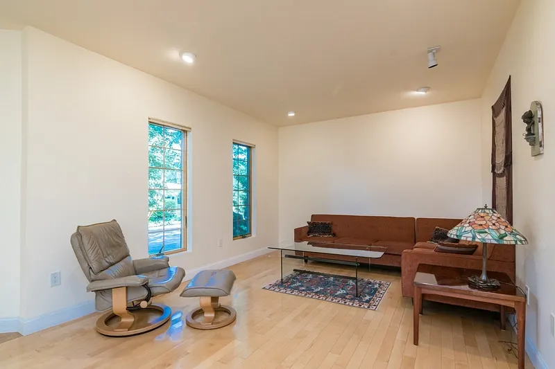 62 Fairview Ave Photo 5