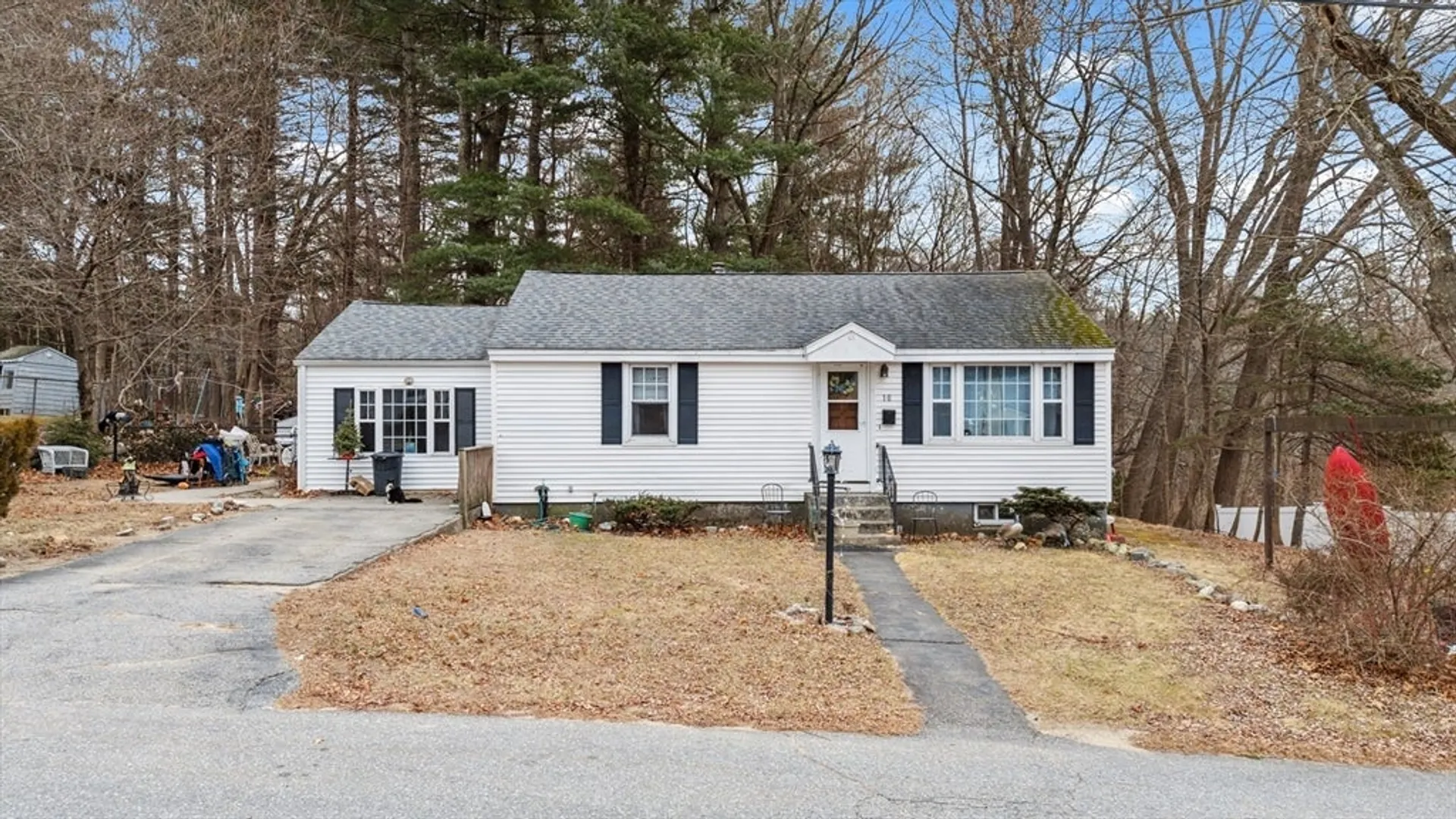 10 Hinckley Rd Photo 5