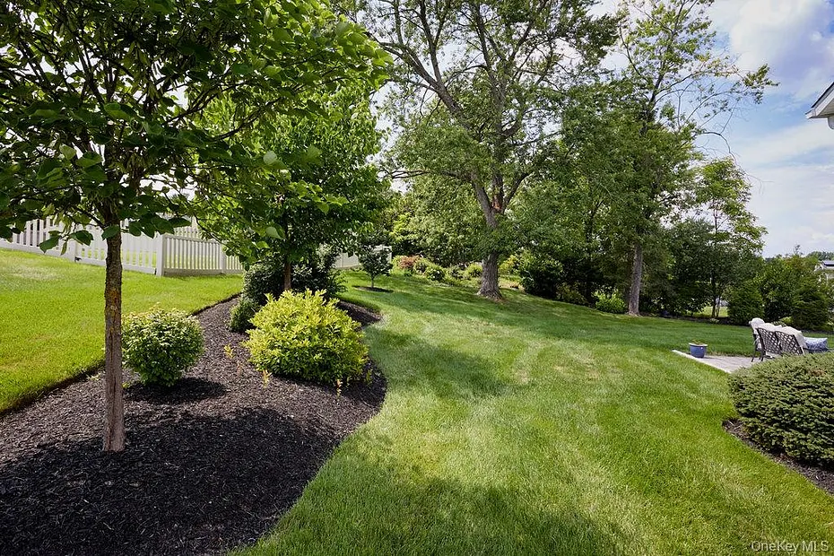 8 Carroll Drive Photo 11