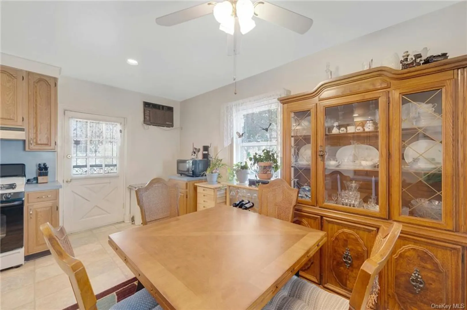 1017 Rhinelander Avenue Photo 11