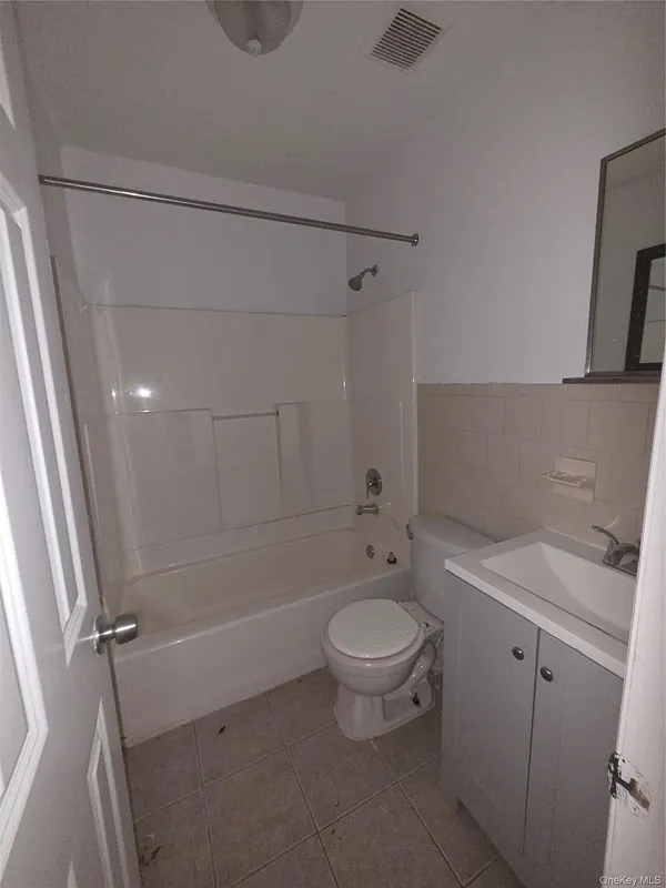 2471 B Crotona Avenue Photo 12