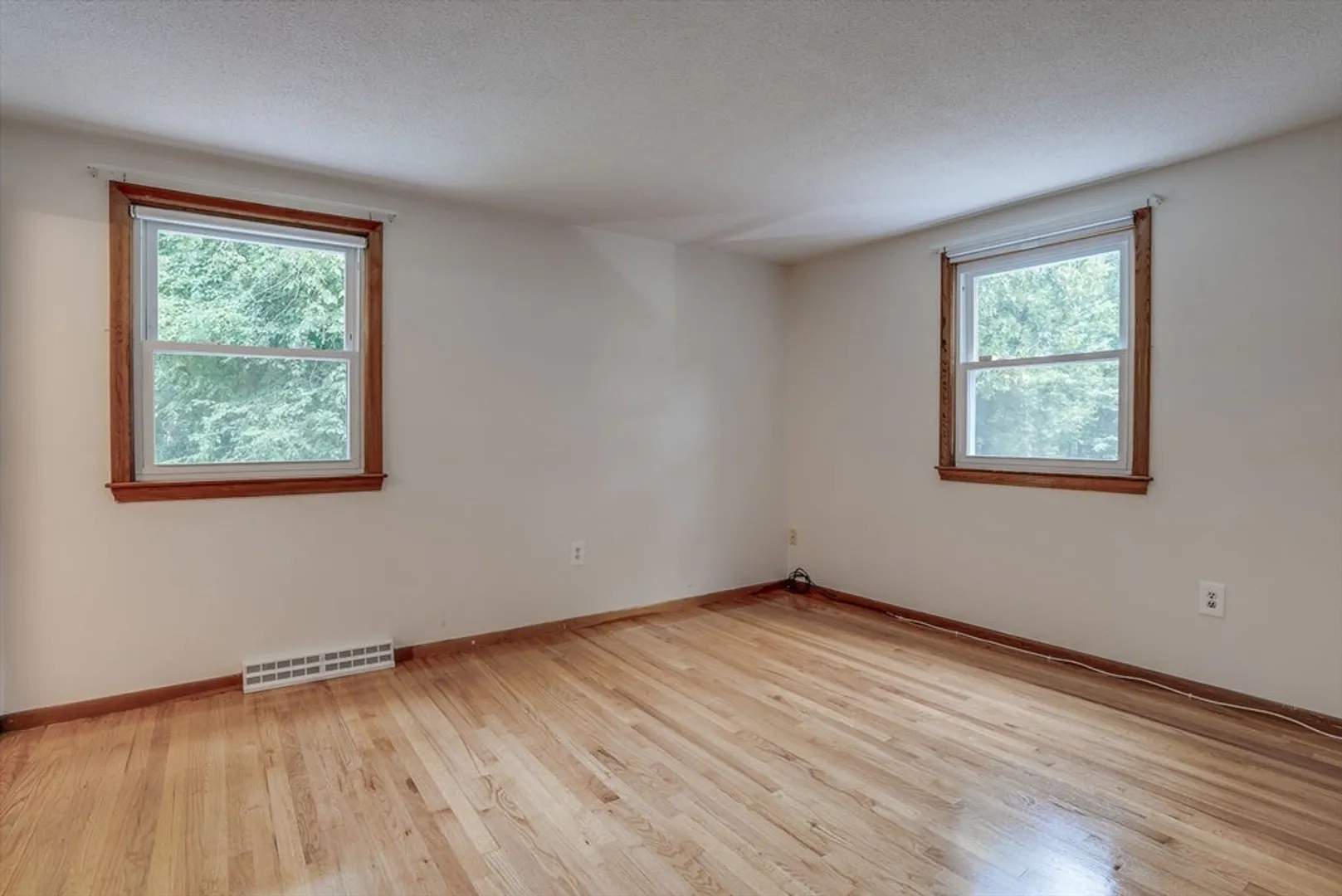 680 East Street Photo 21
