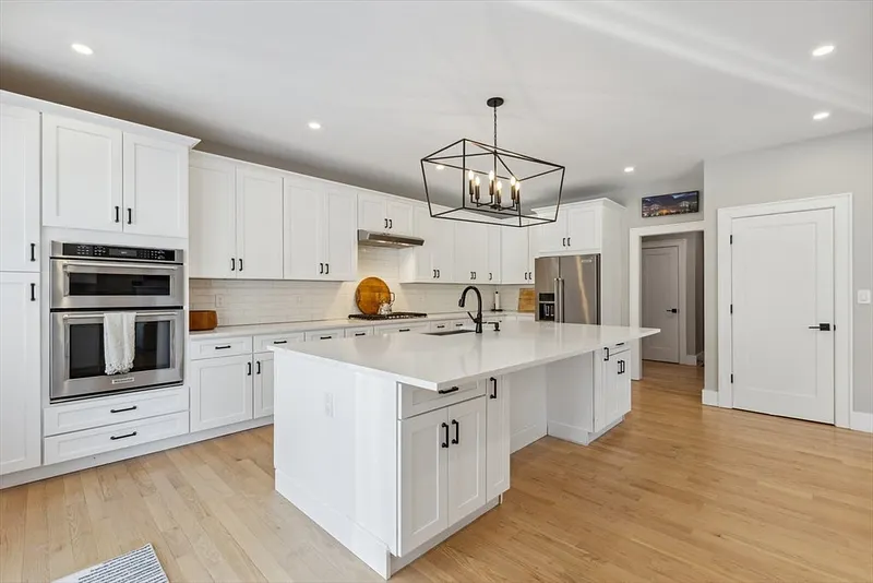 16 Crown Road Photo 15