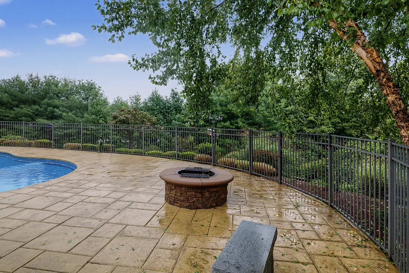 9 Pierpont Court Photo 34