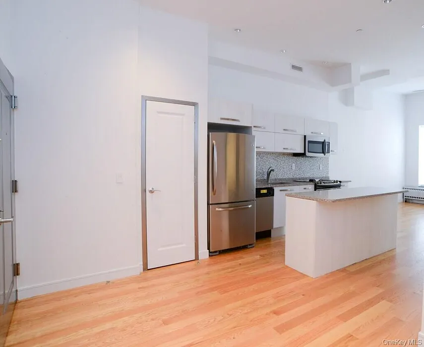 114 Greenpoint Avenue Photo 15