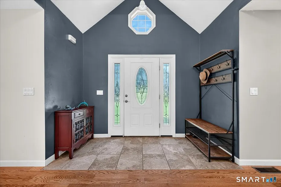 21 Thompson Road Photo 9