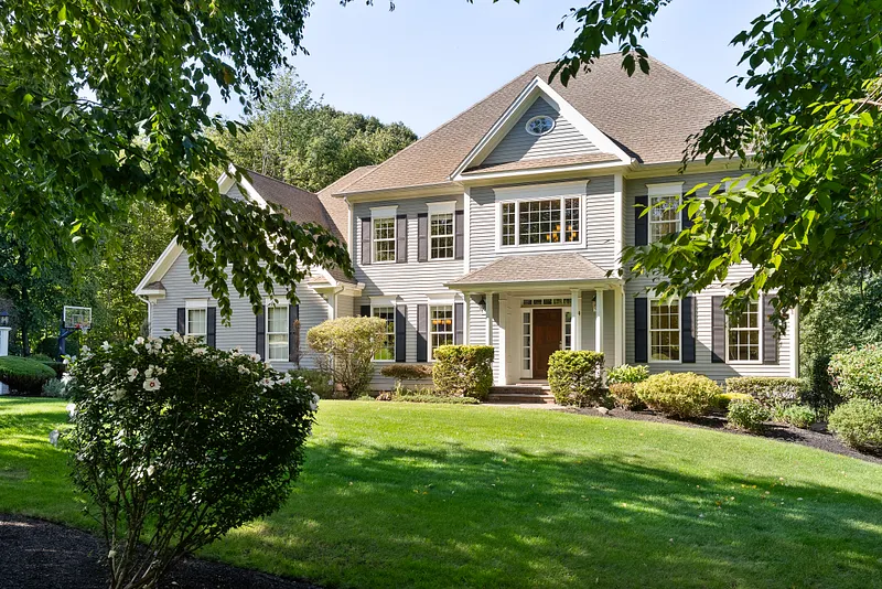 14 Highwood Crossing Photo 2
